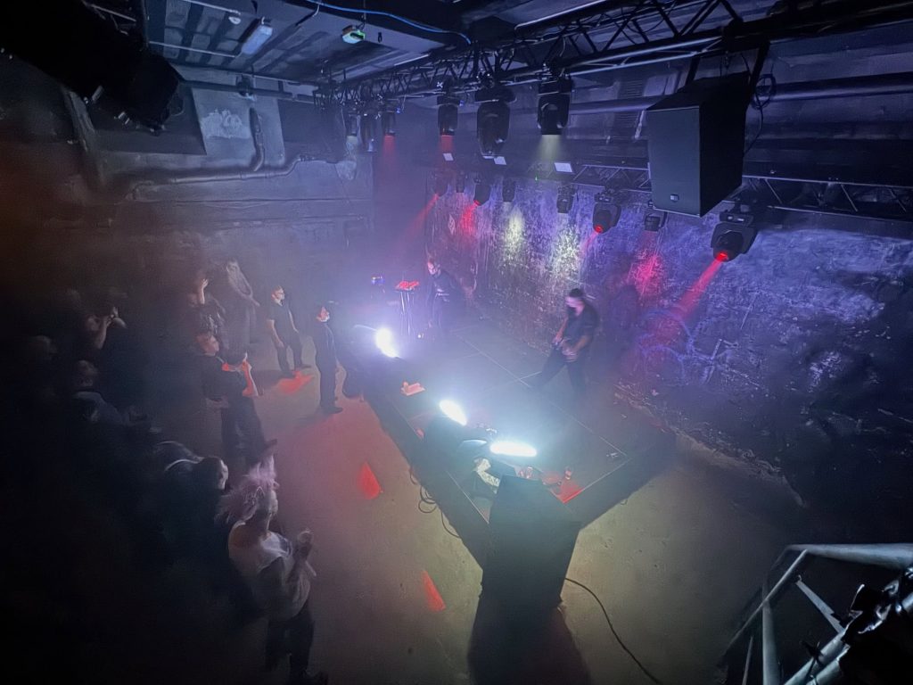 Basement ductape right